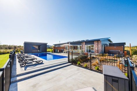 Photo of property in 9 Paterson Lane, Kelvin Grove, Palmerston North, 4470