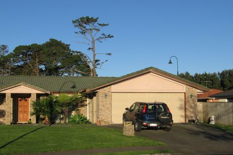 Photo of property in 14 Swanson Oaks, Swanson, Auckland, 0612