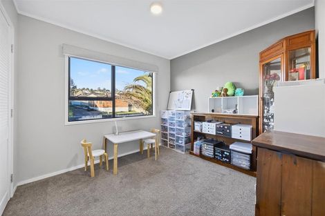 Photo of property in 70 De Quincey Terrace, Highland Park, Auckland, 2010