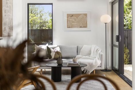 Photo of property in 5c Hillcrest Avenue, Hillcrest, Auckland, 0627