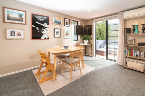 Photo of property in 154a Newlands Road, Newlands, Wellington, 6037