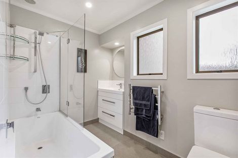 Photo of property in 1/40 Becroft Drive, Forrest Hill, Auckland, 0620