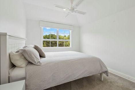 Photo of property in 27 Almond Grove, Greenhithe, Auckland, 0632