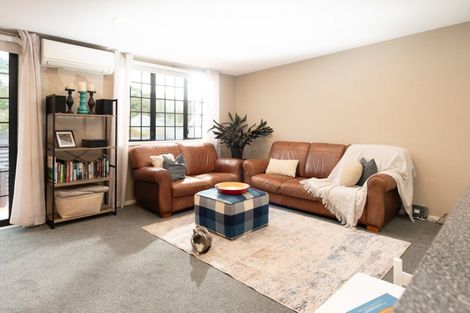 Photo of property in 154a Newlands Road, Newlands, Wellington, 6037