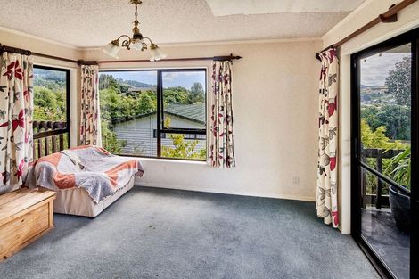 Photo of property in 16 Brasenose Place, Tawa, Wellington, 5028