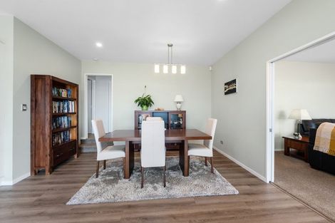 Photo of property in 17 Bushglen Court, Browns Bay, Auckland, 0630