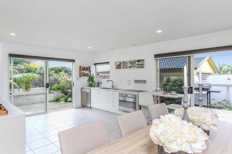Photo of property in 14 Bridgehead Cove, West Harbour, Auckland, 0618