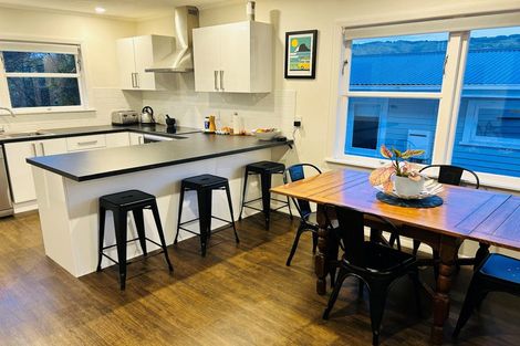 Photo of property in 4 Saint Johns Terrace, Tawa, Wellington, 5028