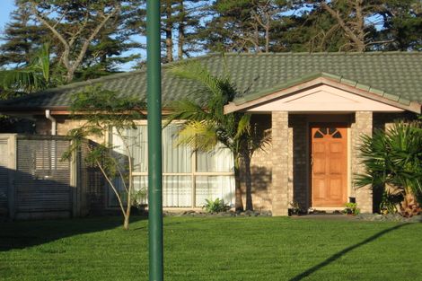 Photo of property in 14 Swanson Oaks, Swanson, Auckland, 0612
