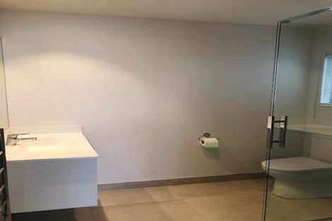 Photo of property in 2/7 Carl Place, Unsworth Heights, Auckland, 0632