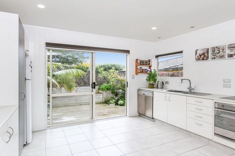 Photo of property in 14 Bridgehead Cove, West Harbour, Auckland, 0618