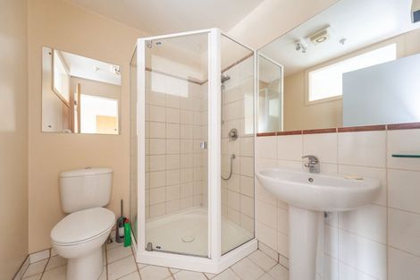 Photo of property in Endeavour Apartments, 8/125 Thorndon Quay, Pipitea, Wellington, 6011