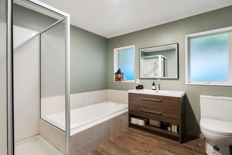 Photo of property in 5 Esther Place, Red Beach, 0932