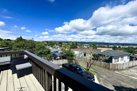 Photo of property in 17 Sungrove Rise, Sunnyvale, Auckland, 0612