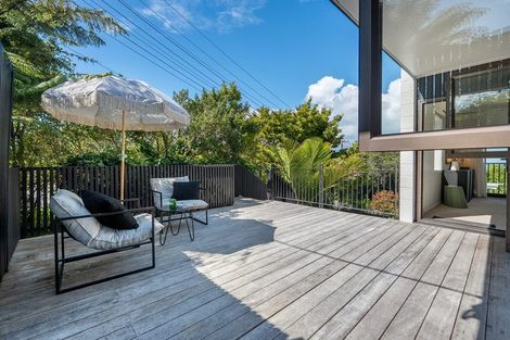 Photo of property in 2/86 Seaview Road, Castor Bay, Auckland, 0620