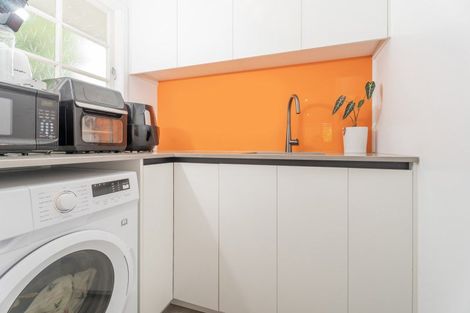 Photo of property in 8 Simpson Place, Whitianga, 3510