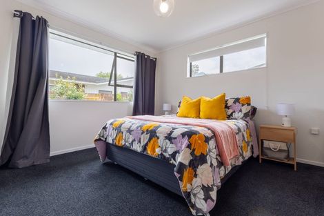 Photo of property in 34a Rewarewa Crescent, Waikanae, 5036