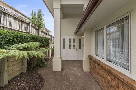 Photo of property in 8 Fulmar Way, Unsworth Heights, Auckland, 0632