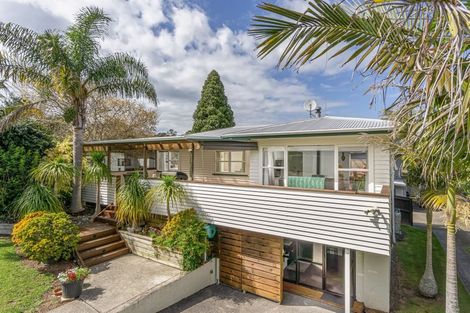 Photo of property in 1/1 Tallington Crescent, Torbay, Auckland, 0630