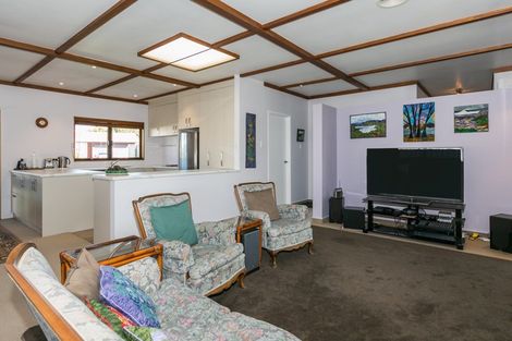 Photo of property in 2 Bale Place, Havelock North, 4130