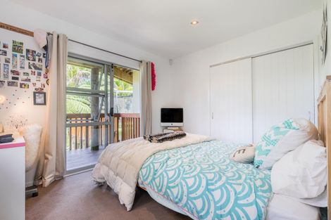 Photo of property in 39 Warner Park Avenue, Laingholm, Auckland, 0604