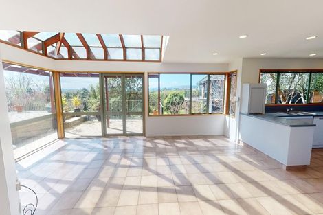 Photo of property in 34 Kilkenny Place, Fitzherbert, Palmerston North, 4410