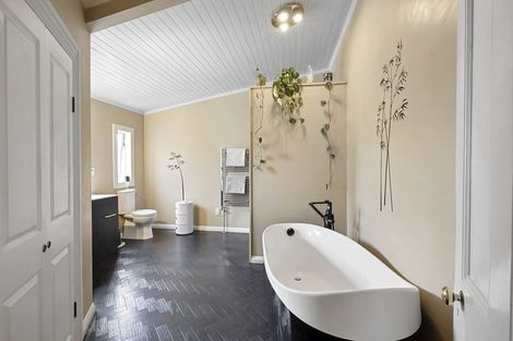 Photo of property in 60 Gover Street, New Plymouth, 4310