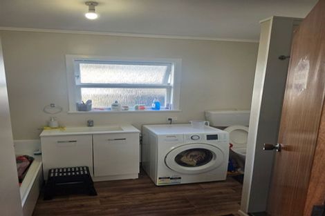 Photo of property in 3 Merritt Way, Newlands, Wellington, 6037