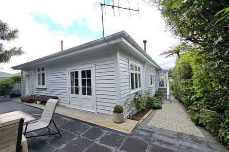 Photo of property in 8 Newcombe Crescent, Karori, Wellington, 6012