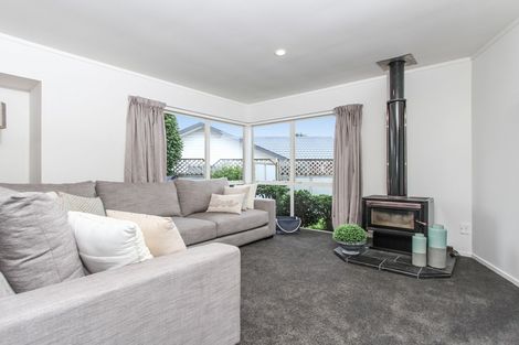Photo of property in 14 Bridgehead Cove, West Harbour, Auckland, 0618