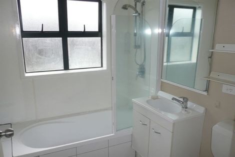 Photo of property in 10/6 John Jennings Drive, Oteha, Auckland, 0632