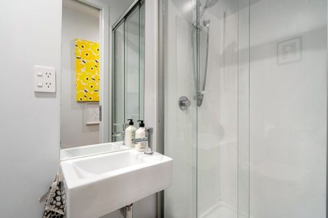 Photo of property in Frank Sargeson Apts, 2/74g Anzac Street, Takapuna, Auckland, 0622