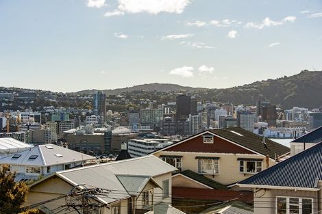 Photo of property in 62 Hawker Street, Mount Victoria, Wellington, 6011