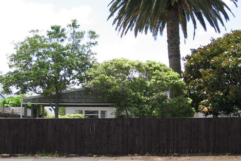 Photo of property in 8 Blockhouse Bay Road, Avondale, Auckland, 1026