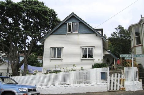 Photo of property in 1 Knoll Street, Island Bay, Wellington, 6023