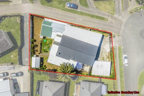 Photo of property in 8 Hatherley Place, Clendon Park, Auckland, 2103