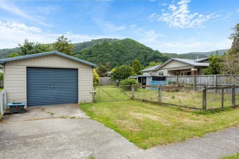 Photo of property in 16 Buller Street, Picton, 7220