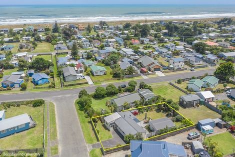 Photo of property in 3 Aranui Avenue, Waitarere Beach, Levin, 5510