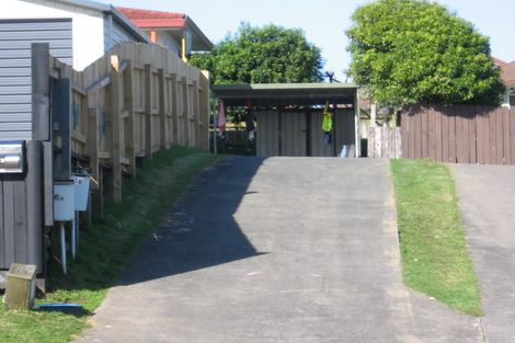 Photo of property in 1/6 Kimdale Place, Totara Heights, Auckland, 2105