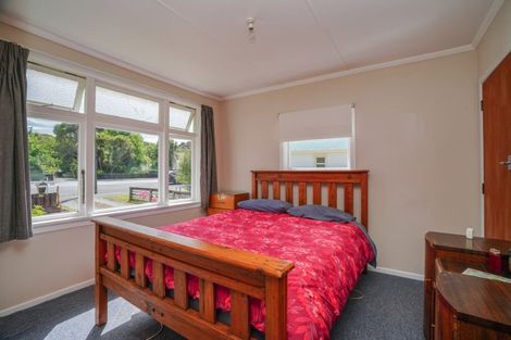 Photo of property in 17 Half Mile Road, Tuatapere, 9620