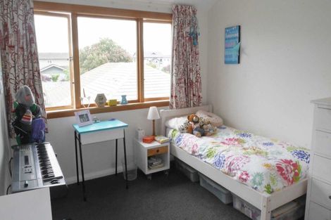 Photo of property in 22 Saint Andrews Square, Strowan, Christchurch, 8052