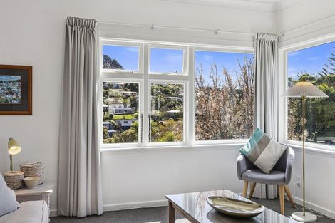 Photo of property in 15 Glanmire Road, Newlands, Wellington, 6037