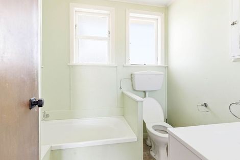 Photo of property in 29 Doon Street, Vauxhall, Dunedin, 9013