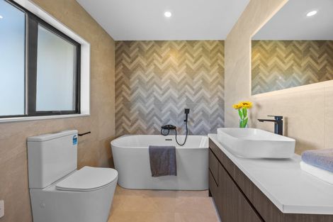 Photo of property in 2 Laurel Drive, Rosehill, 2113