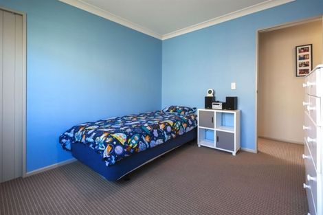 Photo of property in 2 Gennaker Lane, Whitby, Porirua, 5024