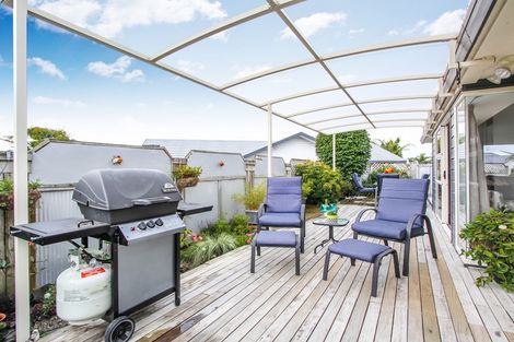 Photo of property in 14 Bridgehead Cove, West Harbour, Auckland, 0618