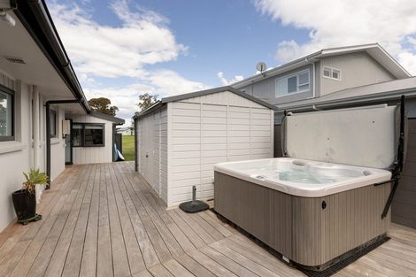 Photo of property in 26 Harbour View Road, Omokoroa, 3114
