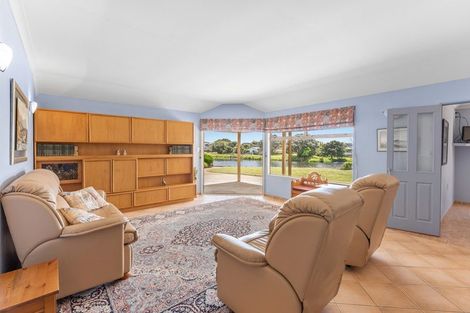 Photo of property in 11 Marewa Place, Waikanae Beach, Waikanae, 5036