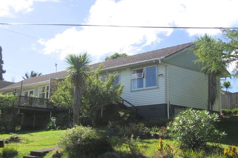 Photo of property in 1/2 Derwent Crescent, Titirangi, Auckland, 0604