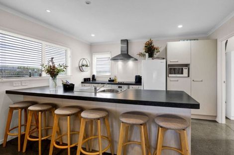 Photo of property in 6 Ironsands, Waverley, 4591